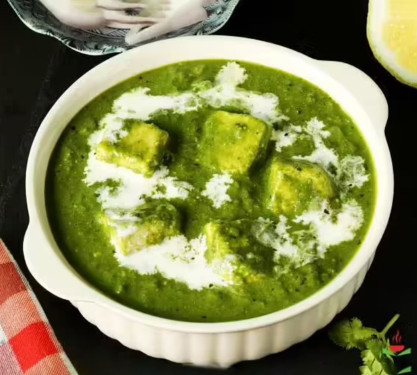 Palak Paneer White Thick Gravy Cooked With Natural Fresh Refined Oil