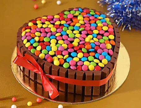 Eggless Hearty Choco Kitkat Cake