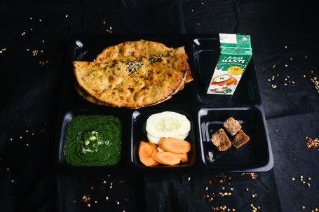 Makke Di Roti Te Sarson Da Saag Thali