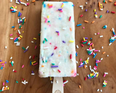 Paleta Birthday Cake