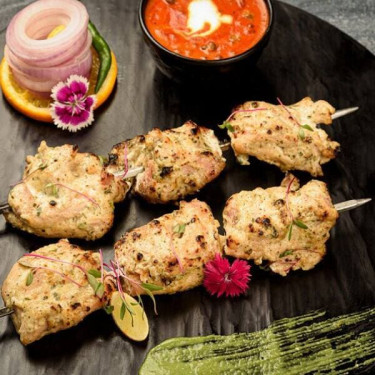 Chicken Malai Tikka [10 Pieces/ 250 Gms- Served With 200 Ml Dal Makhani 2 Nos Of Rumali Roti]