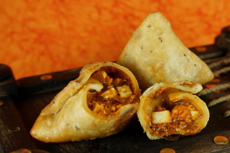 Paneer Makhni Samosa