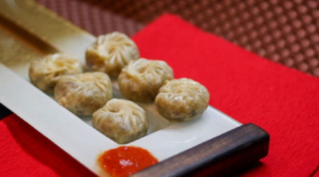 Veg Juicy Steam Momos (6 Pcs)