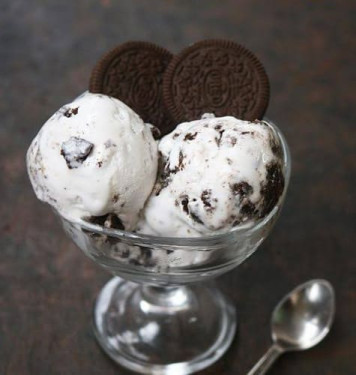 Vanilla Ice Cream With Oreo Bisccuit