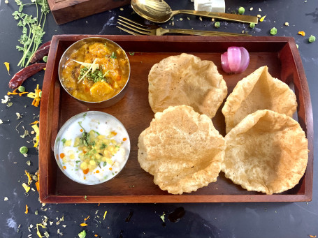 Punjabi Aloo 4 Poori Raita