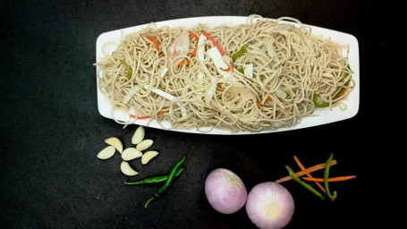 Veggie Hakka Noodles (Get Free Ice Lemon Tea)