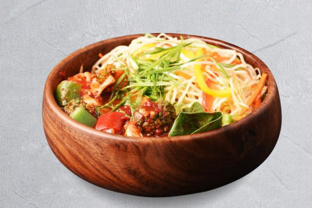 Hakka Noodles With Oriental Veggies In Hot Garlic Sauce (300 Gms)