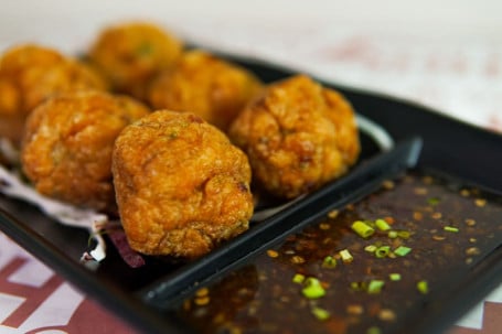 Crispy Fried Chicken Ball With Sweet Chilli Sauce