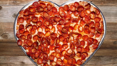 Pizza De Pepperoni Em Forma De Coração