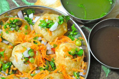 Puri With Sev Aloo