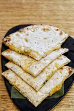 Naan mozzarella et gruyère épicé