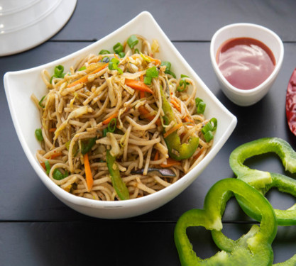 Wok Tossed Garlic Hakka Noodles