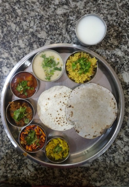 Kathiyawadi Tiffin (Serves 2)