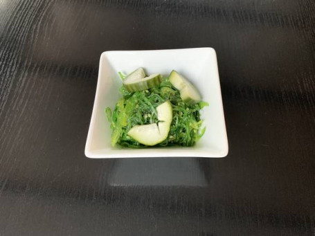 Salade d'algues et concombre