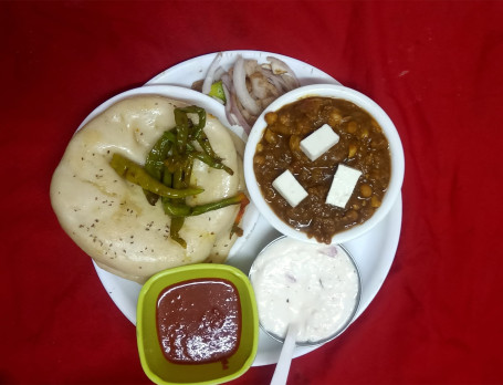 Paneer Chole Kulcha Served With Salad,Veg Raita ,Tari, Rasha,Mirch Achar