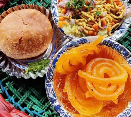 2 Poha Jalebi 2 Aalu Kachori