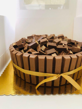 Kit Kat Cake 800 Gms)