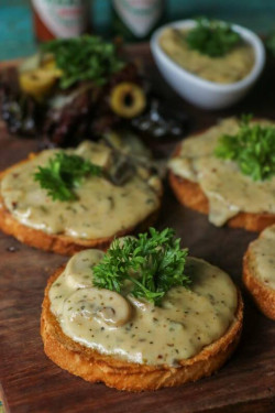 Creamy Mushroom Bruschetta (4 Pcs)