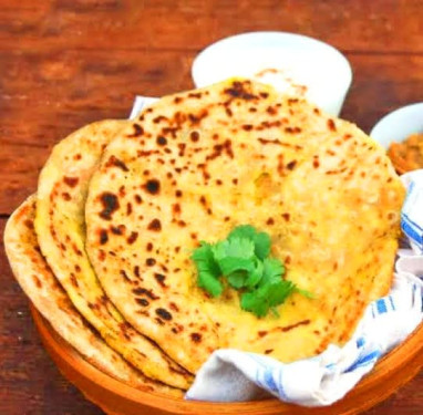 3 Aloo Pyaaj Paneer Paratha With Curd