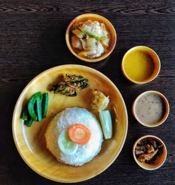 Chicken With Fresh Bambooshoot Thali