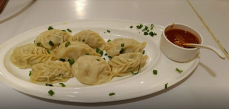 Chicken Onion Momos [8 Pieces]