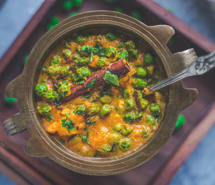 Matar Masala With 4 Roti