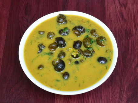 Snail With Black Dal