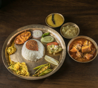 Jutire Akhaj Special Pork Thali