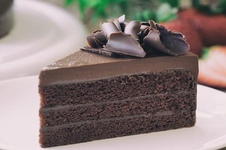 Crunchy Chocolate Cake Pastry 1 Piece