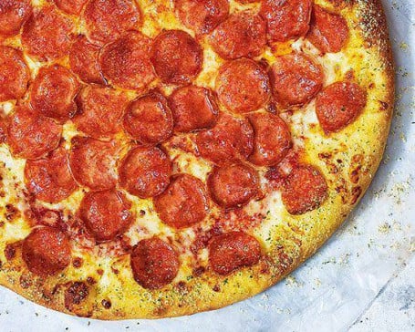 Pizza De Festa De Pepperoni Média