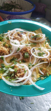 Veg Aalupuri With Papdi