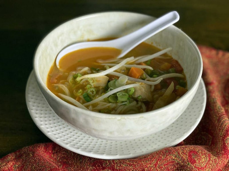Chicken Shredded Vegitable And Wild Mushroom Noodle Thupkha Soup
