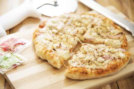 10 Onion Paneer Pizza