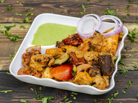 Veg Mixed Tandoori Platter (1 Kebab, 1 Paneer Tikka, 1 Malai Chaap, 1 Punjabi Chaap, 1 Fish Tikka, 1 Leg Pc, 1 Chicken Tikka, 1 Sunny Leone Chaap)