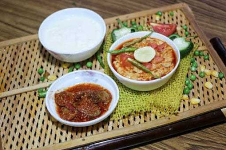 Tadke Wali Dal Khichdi In Desi Ghee With Dahi And Achar