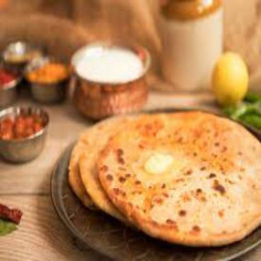 Matar Stuffed Paratha (1 Pcs) With Pickle Sauce