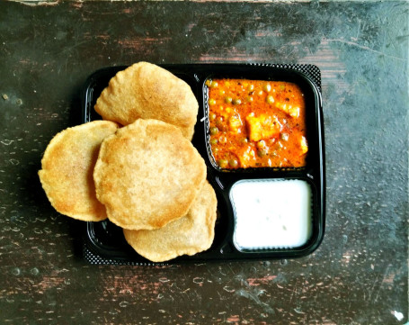 Matar Paneer With Poori