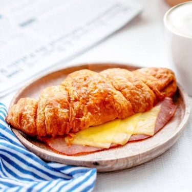 Croissant De Lombo De Porco Com Queijo