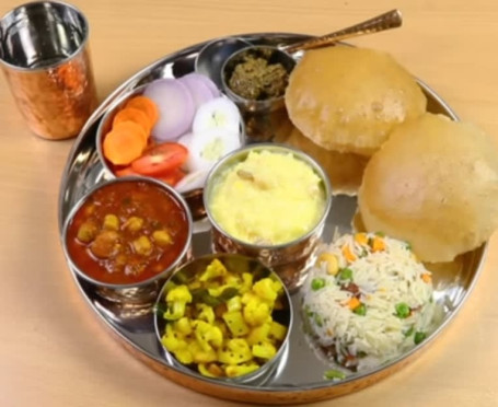 (Combos) Aalu Sabji+5 Puri +Bundi Rayta +Salad +Pickle +Green Chilli