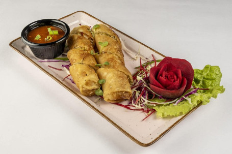 Veg Spring Rolls With Hot Garlic Sauce