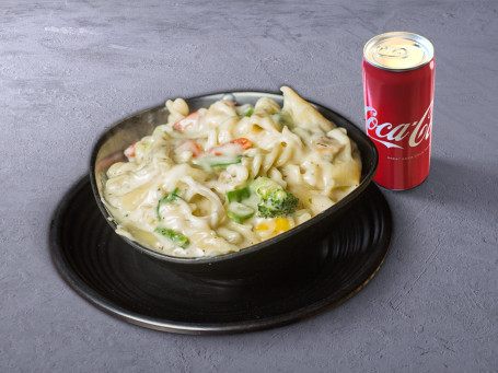 Veg White Sauce Penne Pasta Coke 300 Ml Can