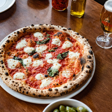 Queen Margherita Pizza (Medium)