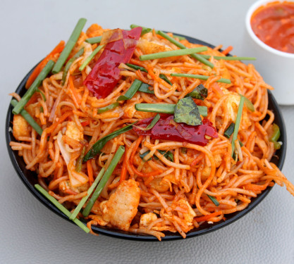 Chicken Schezwan Noodles (1200 Ml Box)