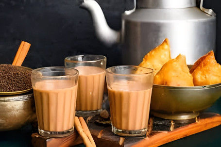 Tea With Aaloo Samosa