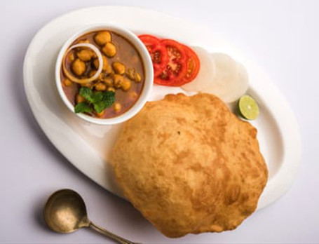 Poori Chole (2 Pcs)