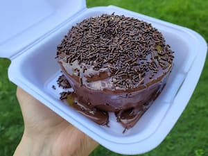 Mini bolo vulcão de chocolate com brigadeiro