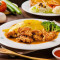 Kā Lī Táng Yáng Jī Dàn Bāo Fàn Omelete de arroz com karaage de frango e curry