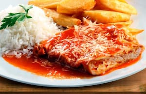 Filé De Frango À Parmegiana Com Fritas