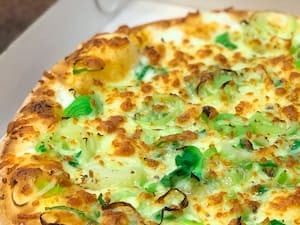 Combo: Pizza Alho Poró Grande Borda Refri 2lt