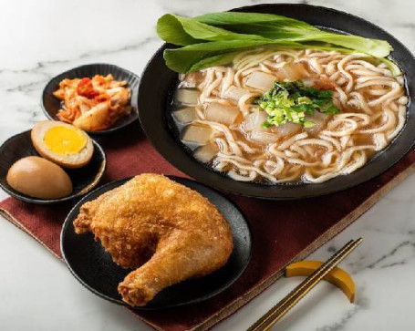 Zhà Jī Tuǐ Miàn Noodles With Deep-Fried Chicken Drumstick